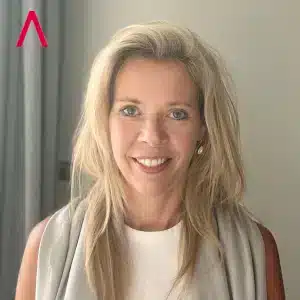 https://www.vanhollandsales.com/wp-content/uploads/2023/12/Karin-Weber-Profielfoto.jpeg.webp